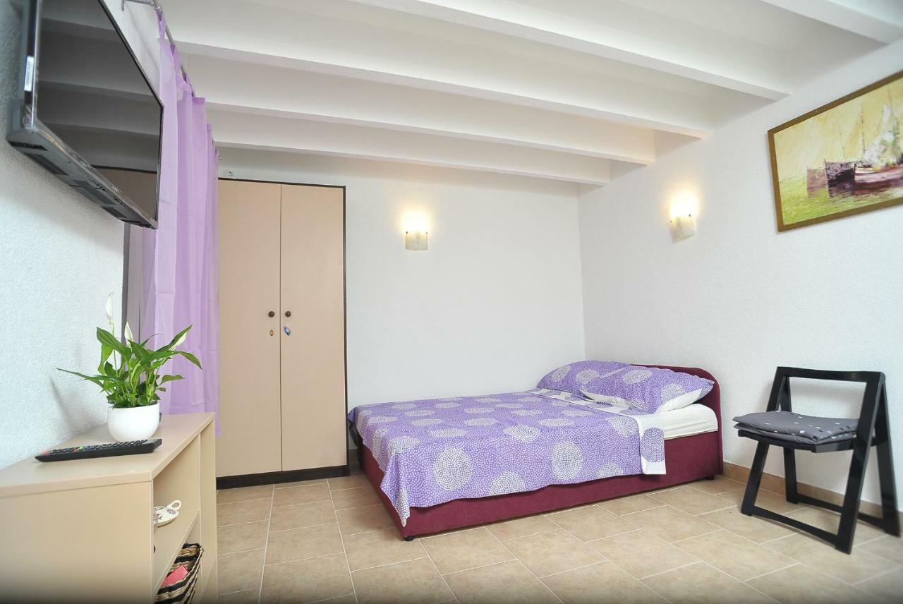 Apartments Sonia & Ana Trogir Exteriör bild